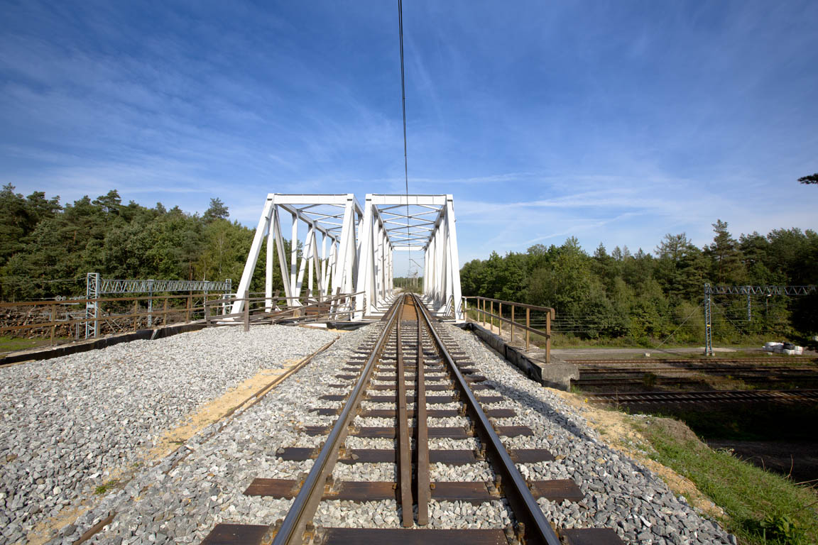 Obrazek; wiadukt kolejowy w Paczynie