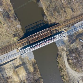 Zdjęcie: nowe przęsło kolejowe na Kanale Gliwickim. Widok z powietrza.