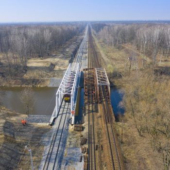 Zdjęcie: nowe przęsło kolejowe na Kanale Gliwickim. Widok z powietrza.