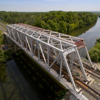 Zdjęcie: letni widok na Most na Kanale Gliwickim. Widok z lotu ptaka.