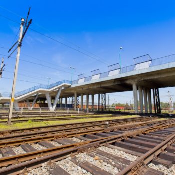 Zdjęcie: olbrzymi wiadukt kolejowo-drogowy nad ulicą Traugutta w Czechowicach-Dziedzicach.