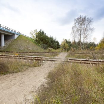 Zdjęcie: widok na przejście przy ulicu Piaskowe Górki w Mierzęcicach.