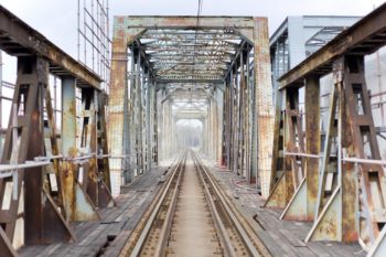 Listopad 2020: Przygotowanie do nasuwania mostu na rzece Białej oraz prace na moście na Wiśle