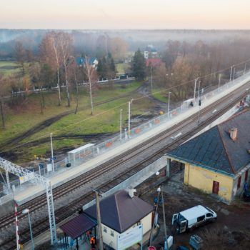 Zdjęcie: widok z góry na nowy peron na stacji Chełmek Fabryka.