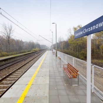 Zdjęcie: widać odnowiony peron na przystanku Gorzów Chrzanowski.