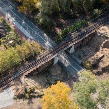 Zdjęcie z lotu ptaka na odnowiony wiadukt w Chrzanowie (ul. Powstańców styczniowych).