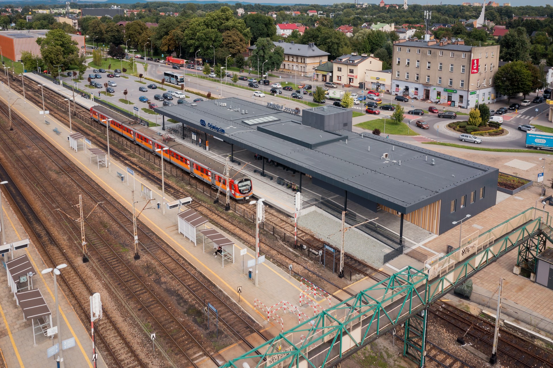 Zdjęcie: stacja Oświęcim a na niej pociąg