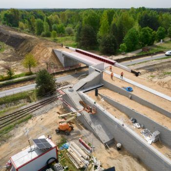 Zdjęcie: widok na nowy wiaduk kolejowy w Miasteczku Śląskim