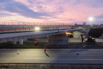Maj 2022: Nasuwanie wiaduktu kolejowego nad A1