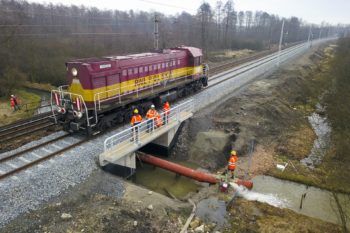 Luty 2022: Próba naciskowa mostu kolejowego w Brzeszczach