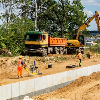 Zdjęcie: aktualny stan prac budowlanych w Pyrzowicach.