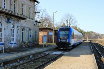Zdjęcie: pociąg na stacji Stare Juchy.