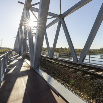 Zdjęcie: jesienne ujęcie na most nad Narwią.