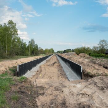 Zdjęcie: przedstawia budowe peronu na stacji Chorzele.