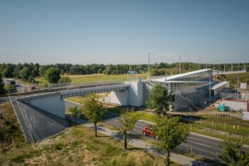 Zdjęcie: nowy wiadukt i przystanek w Miasteczku Śląskim.
